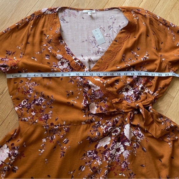 🍂CLEAROUT Gold Floral Crochet Wrap Top - Picture 11 of 11